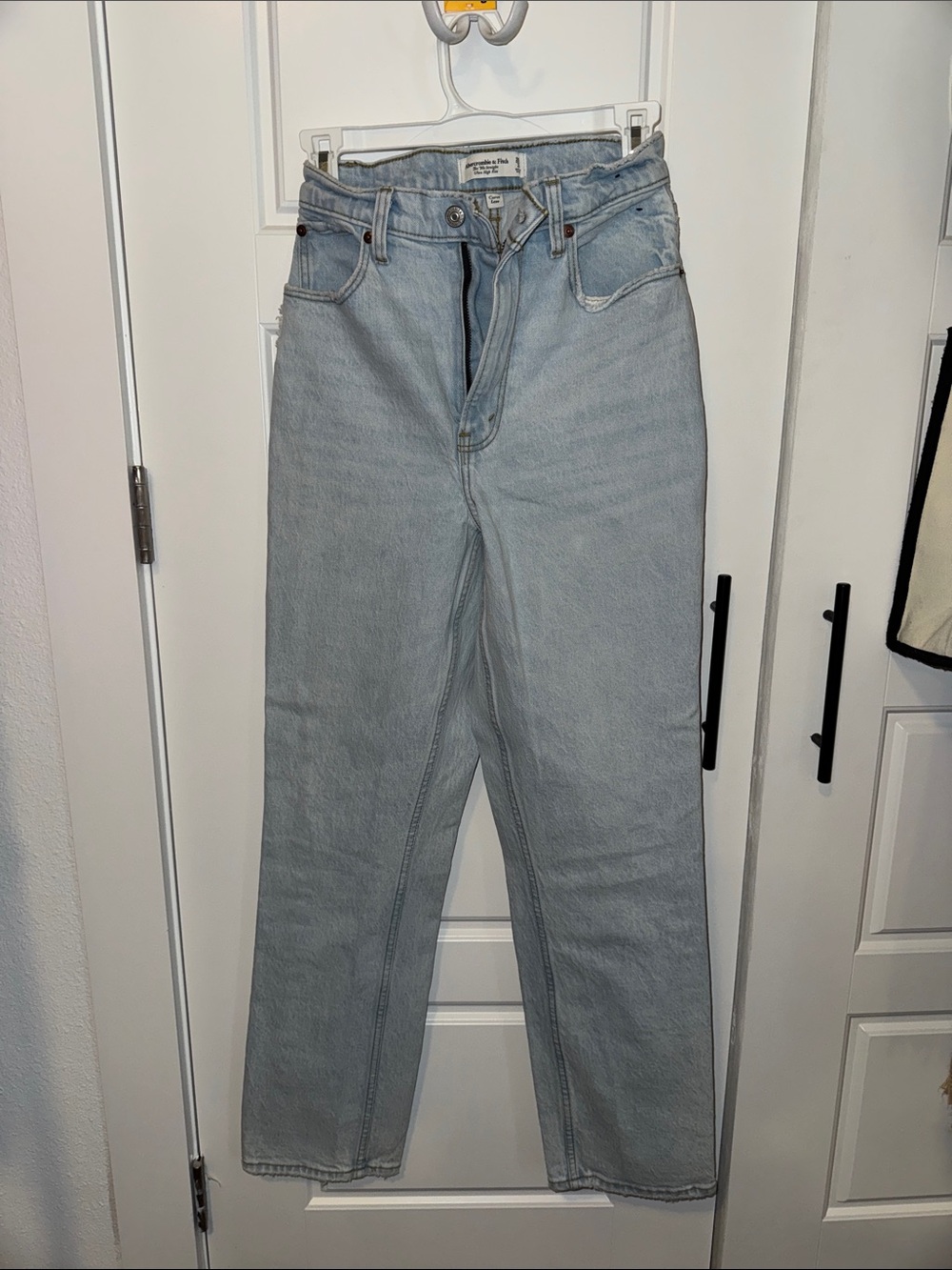 Abercrombie Curve Love The 90s Straight Ultra High Rise - Carpenter, Light Wash